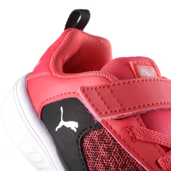 BRAND NEW girl puma comet velcro black / pink shoes size 13 / 2Y / 3Y - Picture 3 of 6